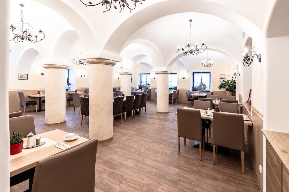 Hotel Sauerlacher Post 38/50