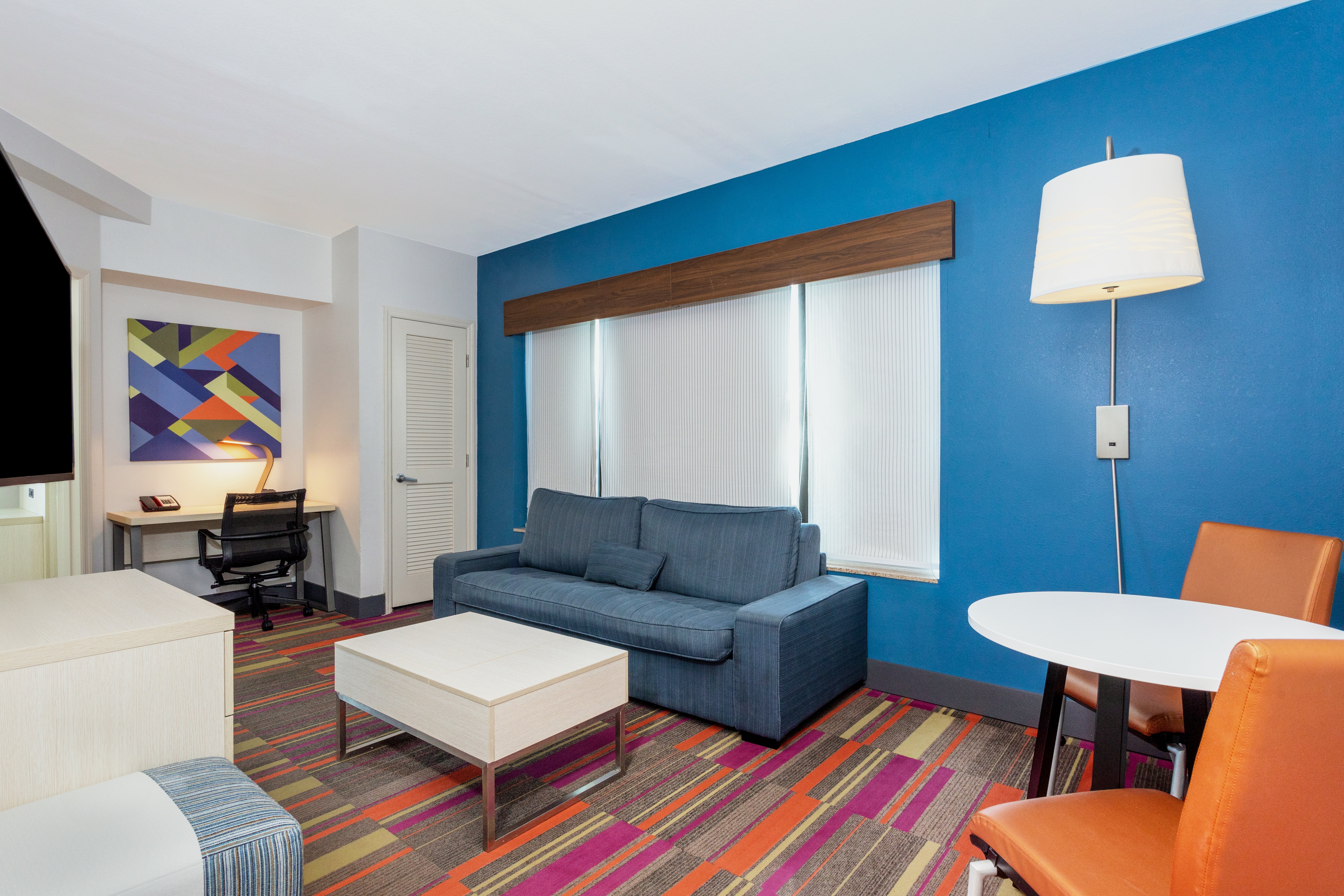 Holiday Inn Express and Suites Orlando - International Drive 49/79