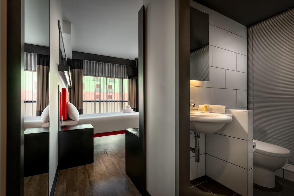 Essence Hotel Carlton 37/55