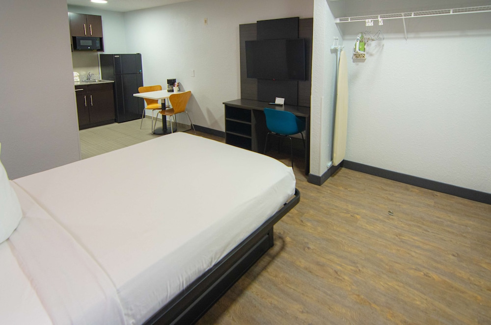Studio 6 Extended Stay - Coral Springs, FL - Fort Lauderdale 24/60