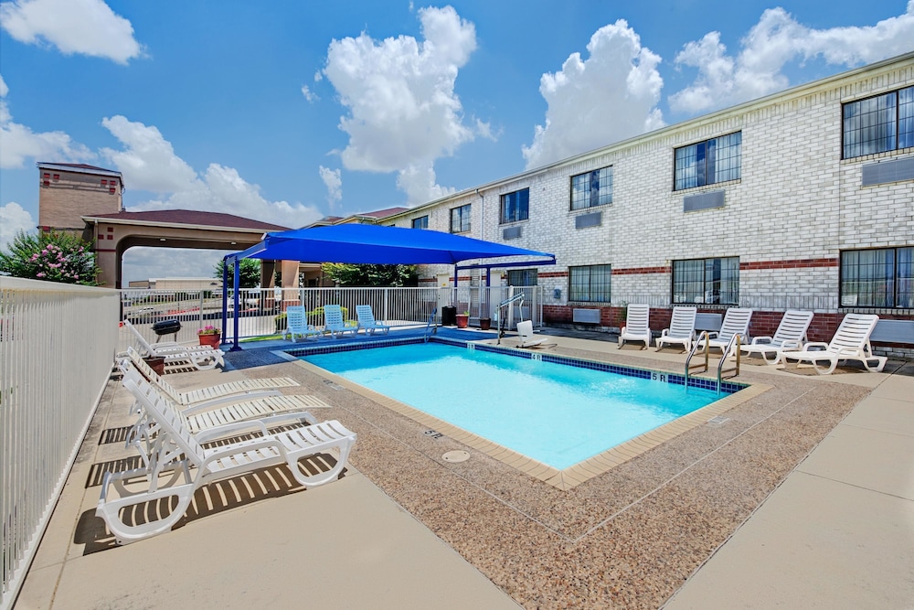 Surestay Plus Hotel By Best Western San Antonio North 281 N 3/28