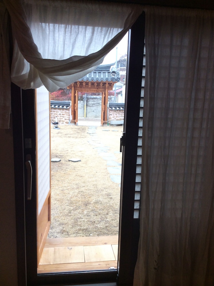 Hanok Hyeyum 49/50