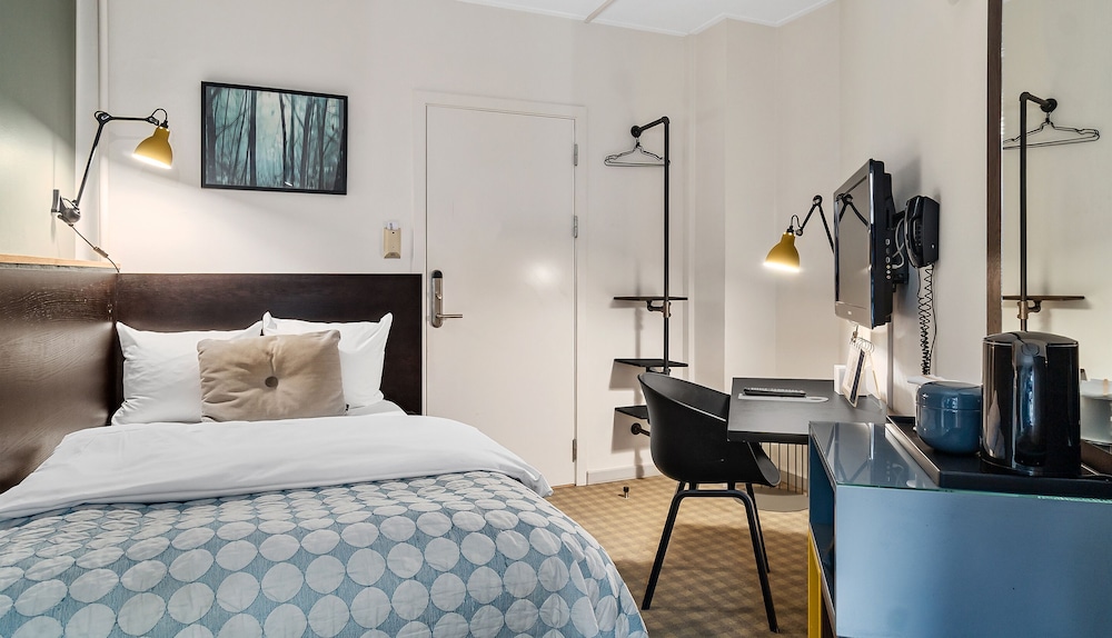 Ibsens Hotel 14/51
