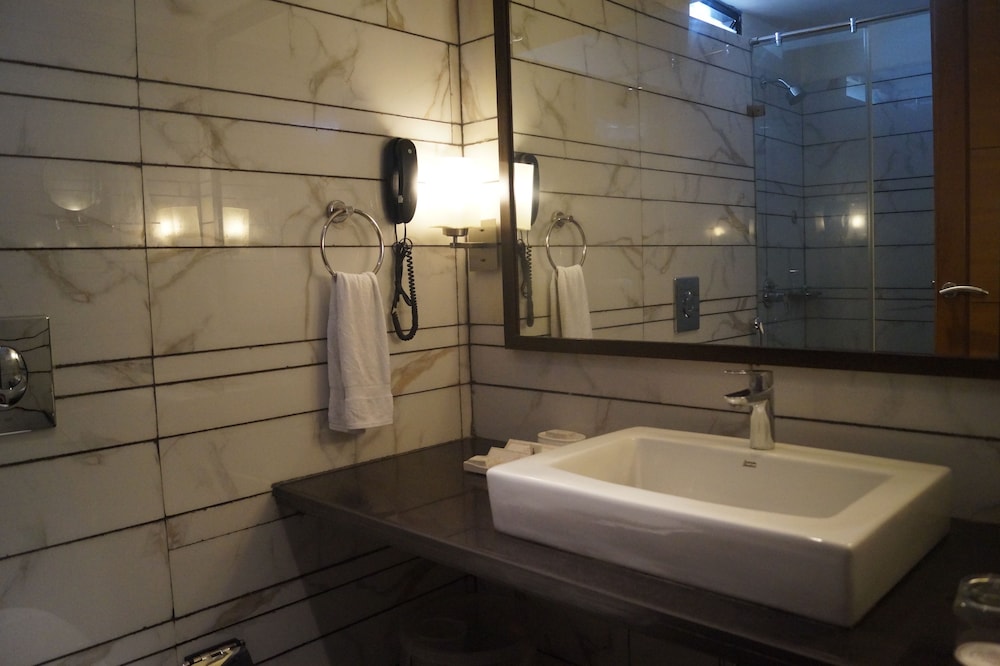 THE PRESIDENT A BOUTIQUE HOTEL 36/36