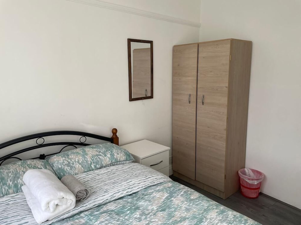 Rahal Hotel Hackney London 32/47