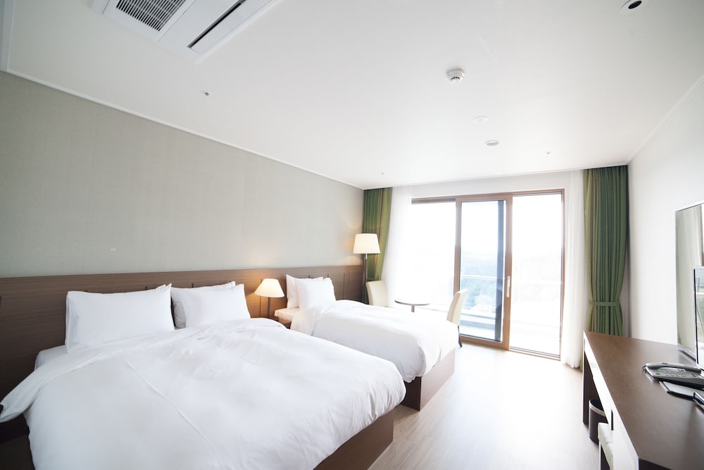 1 BEDROOM, SUPERIOR