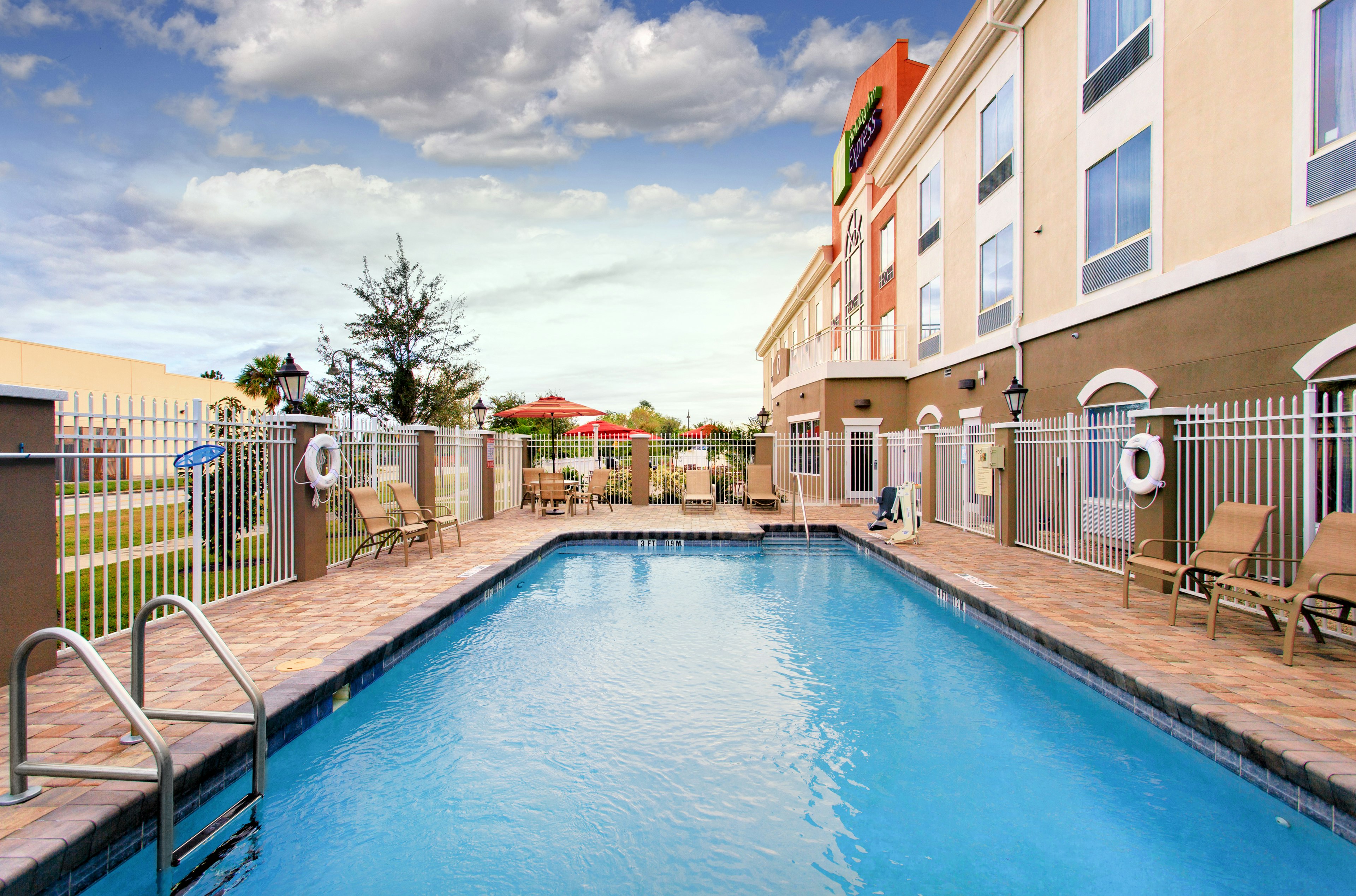 Holiday Inn Express Lake Wales N-Winter Haven 64/71
