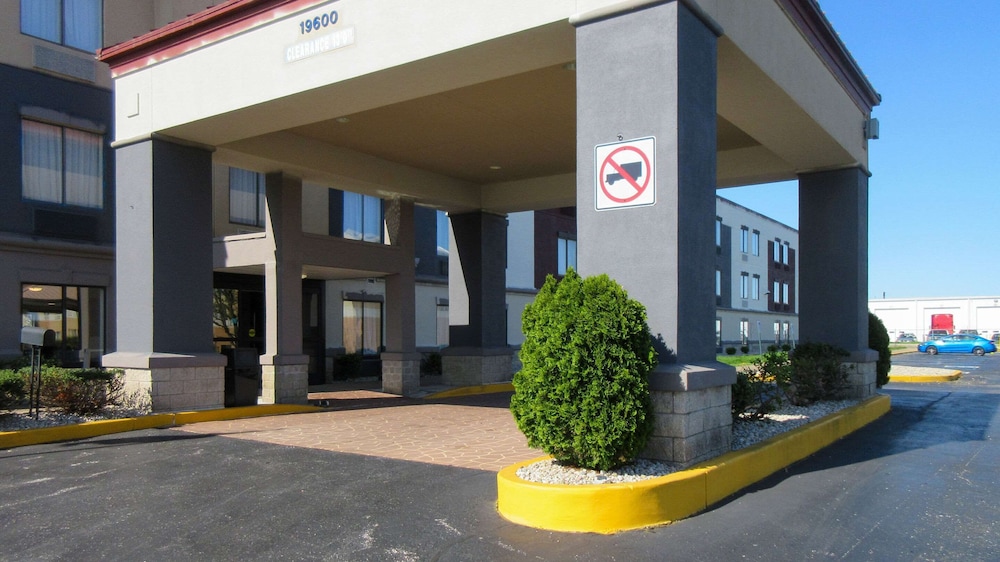 Clarion Pointe Evansville North 1/35