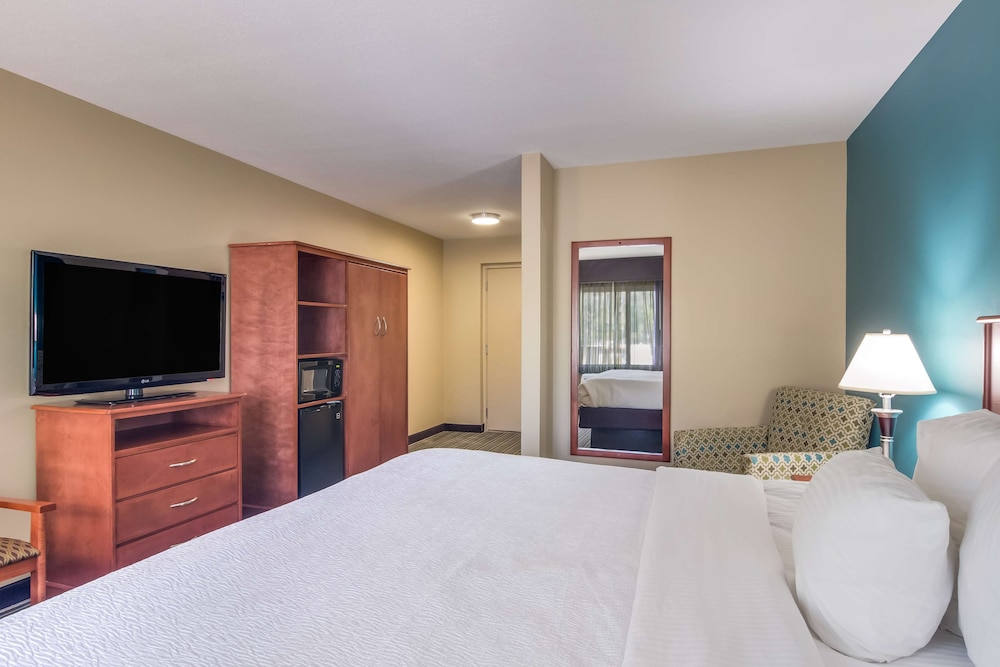 Best Western Plus Traverse City 15/39
