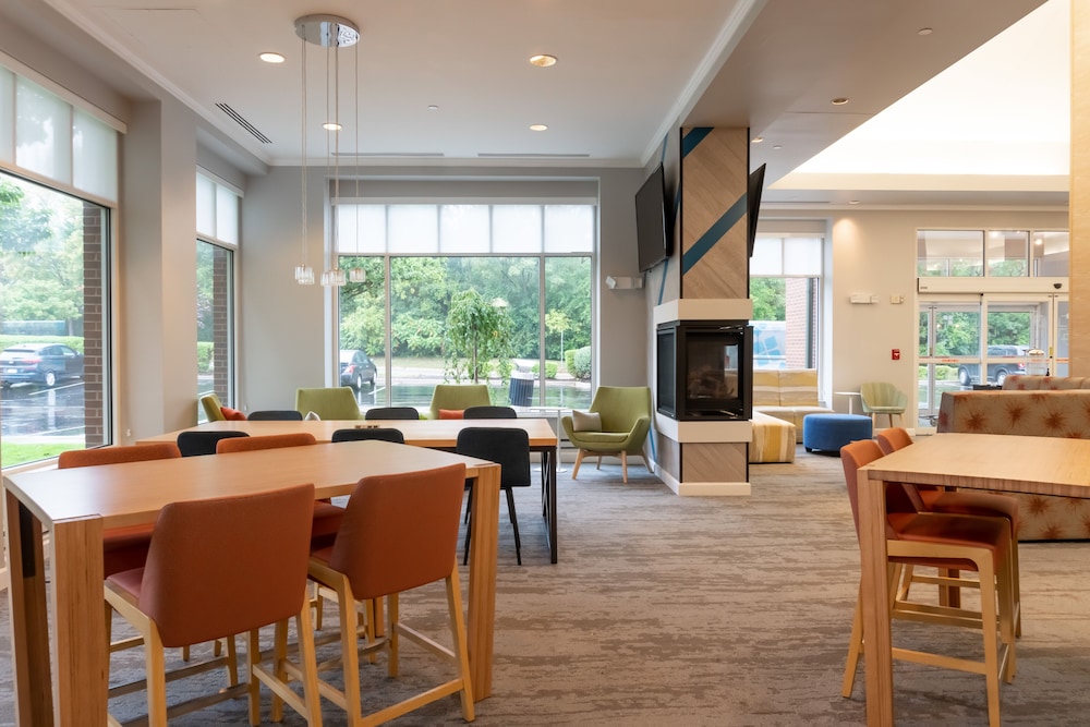 Hilton Garden Inn Plymouth, MI 35/42