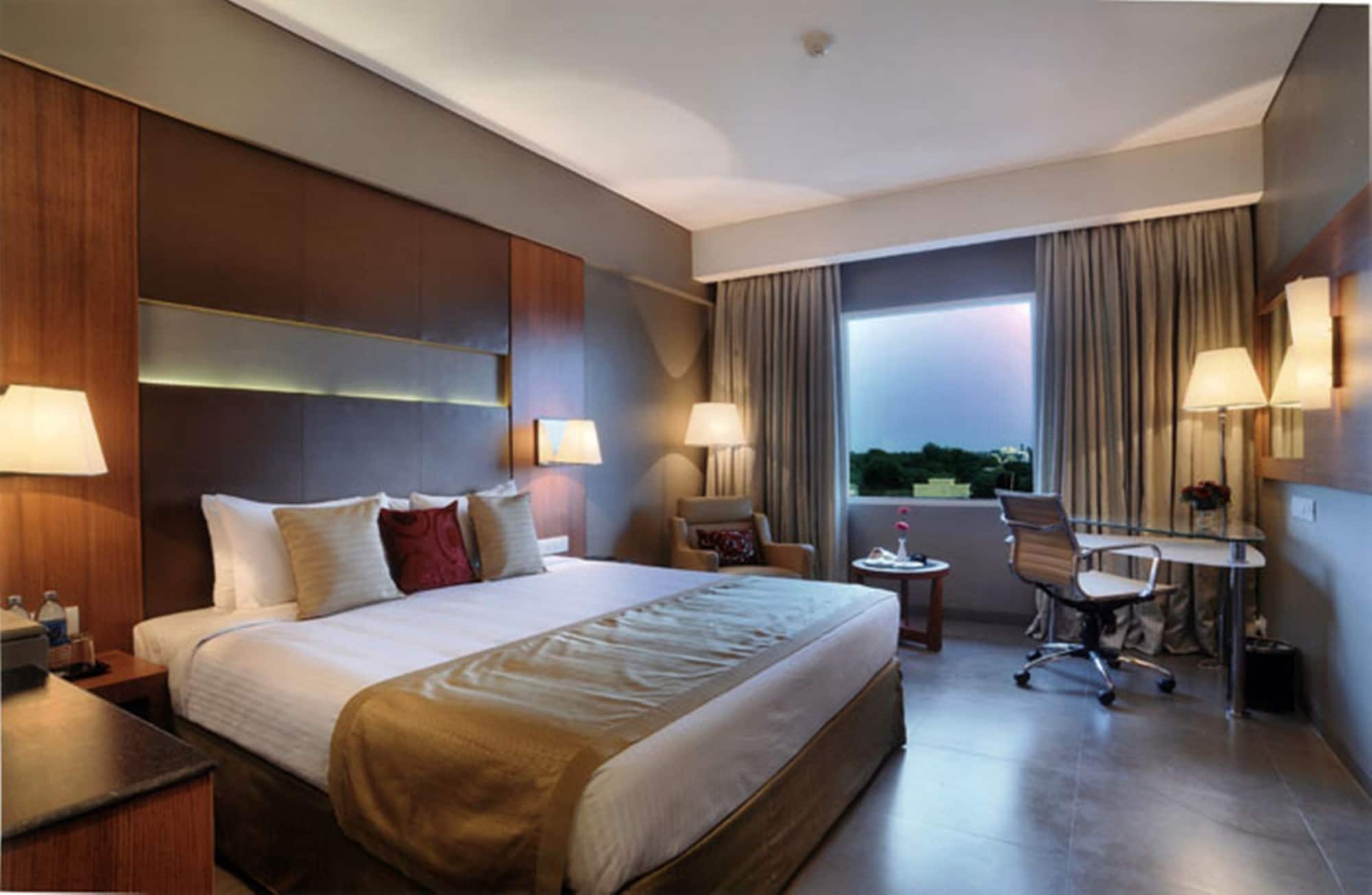 CLUB, DOUBLE BED, CITY VIEW