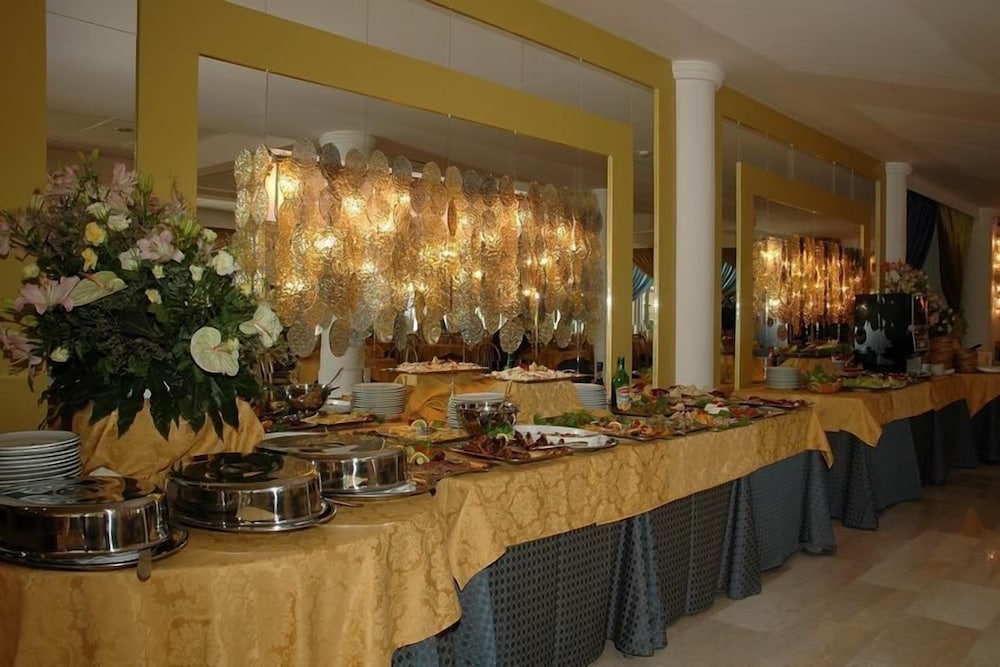 Domizia Palace Hotel 38/62