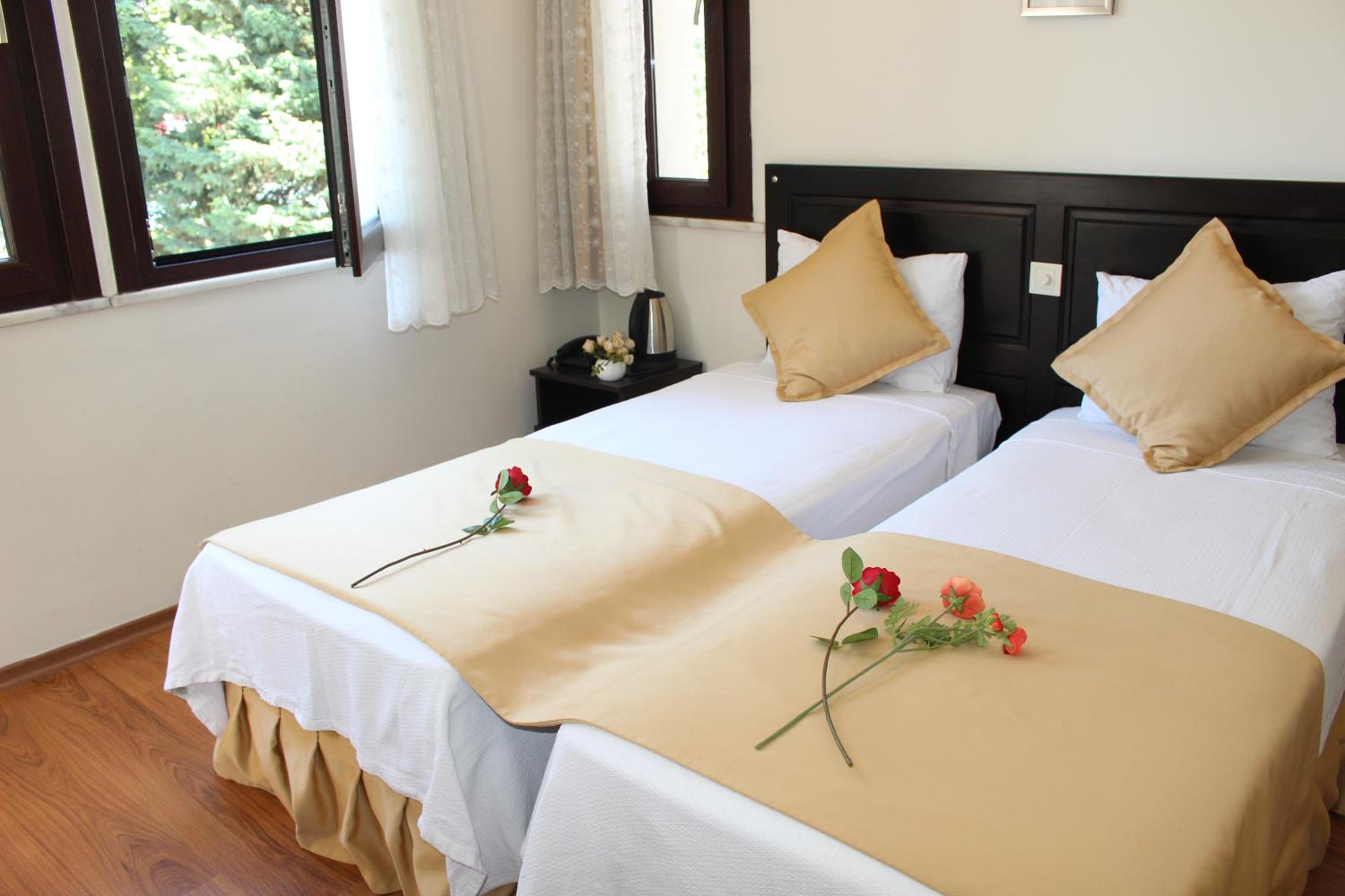 Deluxe, Double or Twin Bed, Garden View