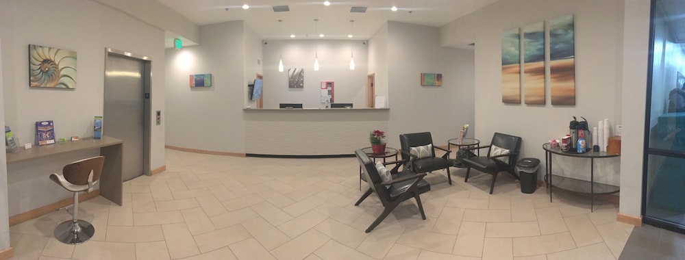 Oyster Bay Inn & Suites 54/70