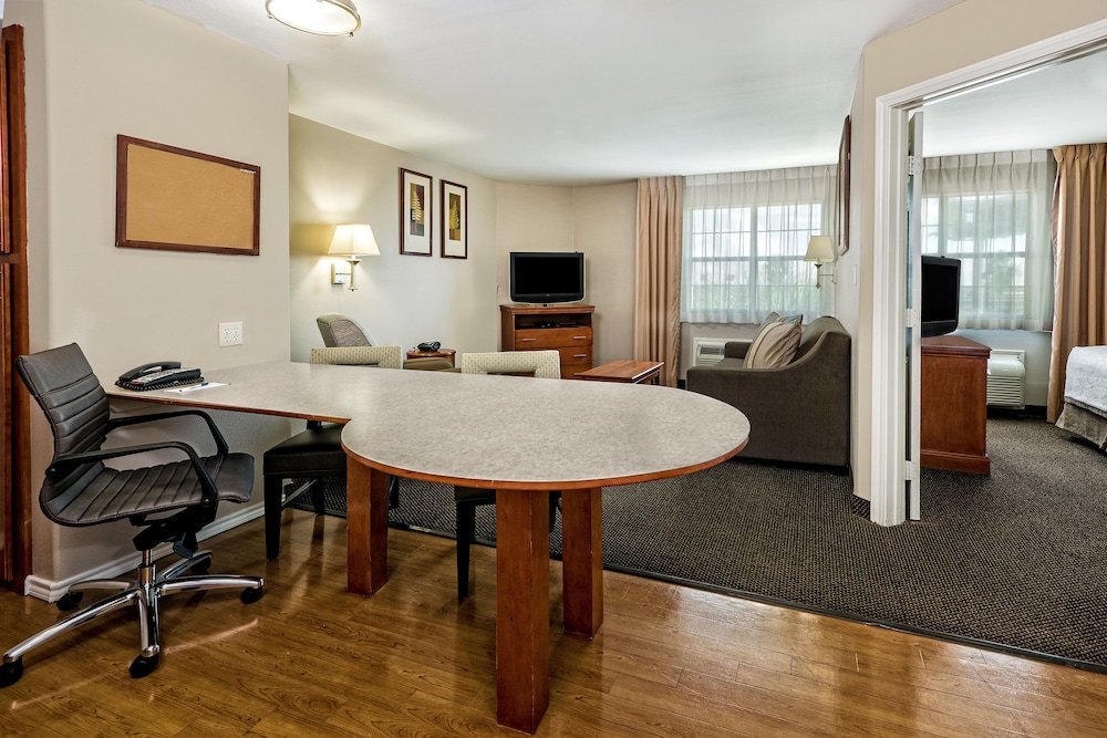 Candlewood Suites Galveston 46/53