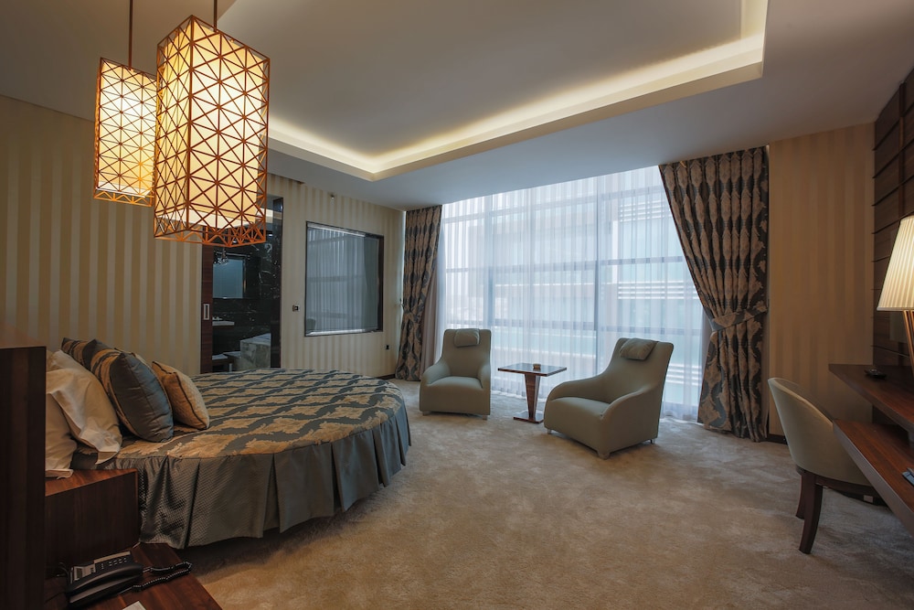 Gold Majesty Hotel 35/63