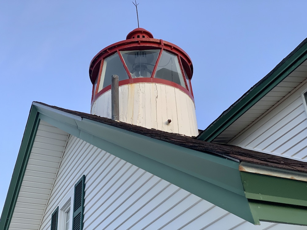 Lighthouse Inn 2/50
