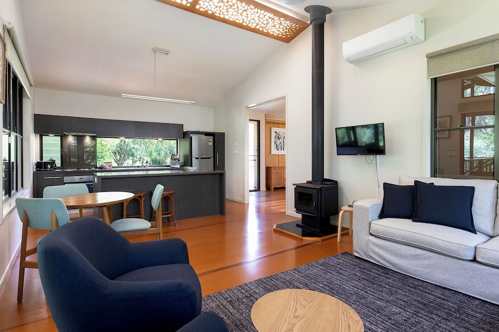 EUMARELLA SHORES NOOSA LAKE RETREAT 49/65