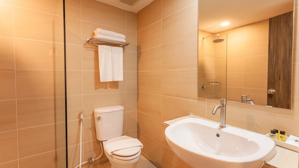 B2 Nakhon Si Thammarat Premier Hotel 23/24