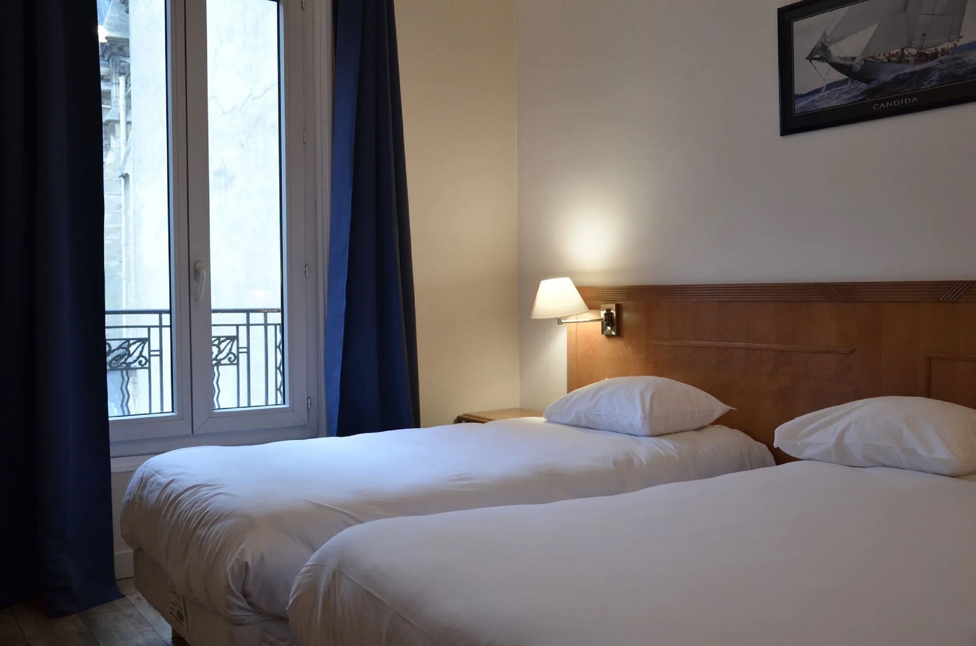 COMFORT, TWIN BEDS
