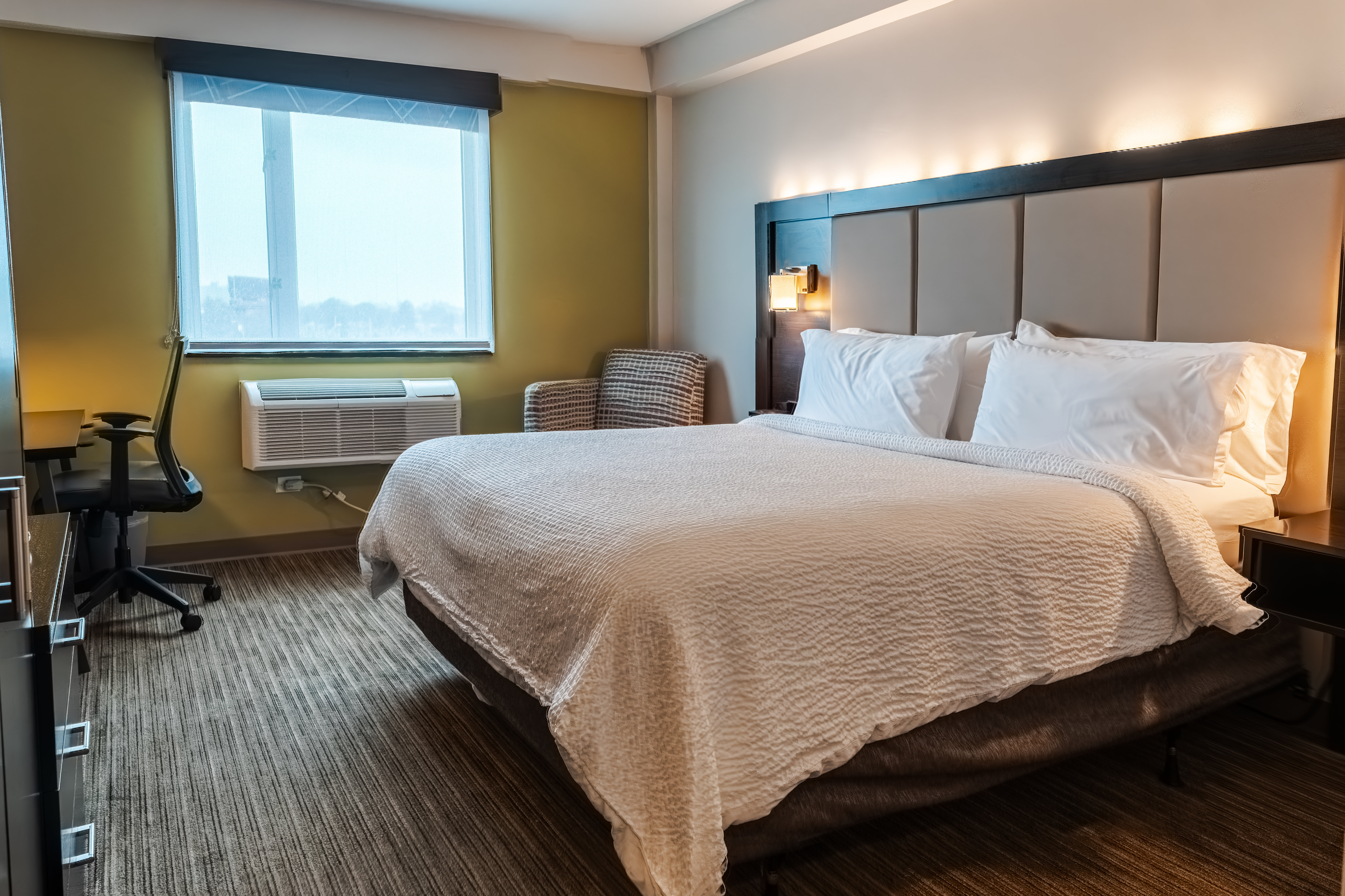 Holiday Inn Express Queens - Maspeth 10/65