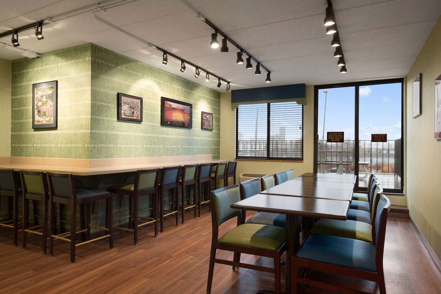 Days Hotel By Wyndham University Ave Se 7/16