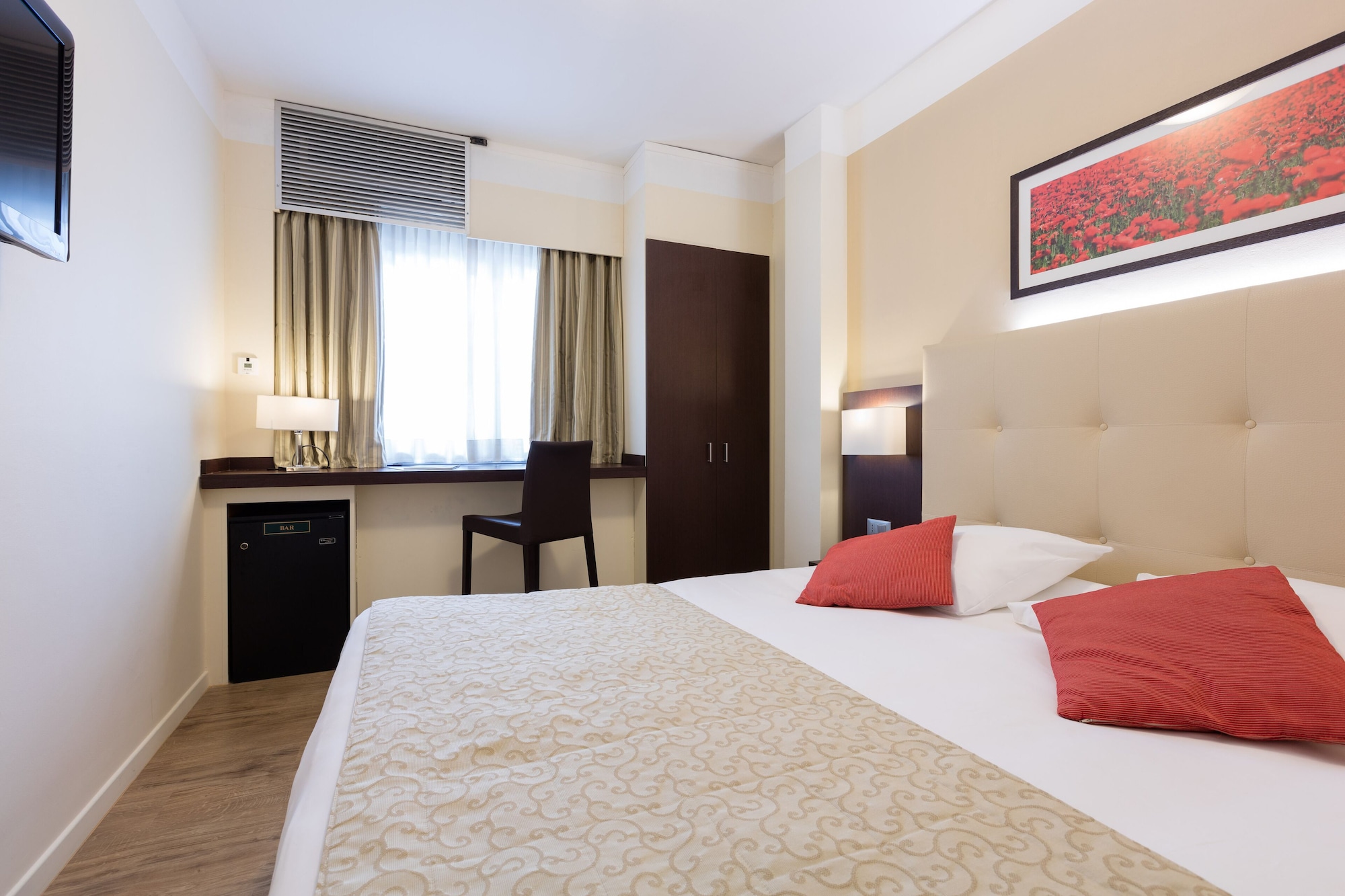 ROOM, DOUBLE BED