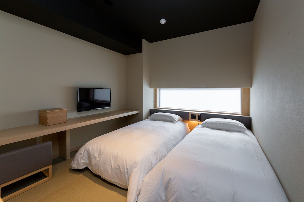 COMFORT, TWIN BEDS