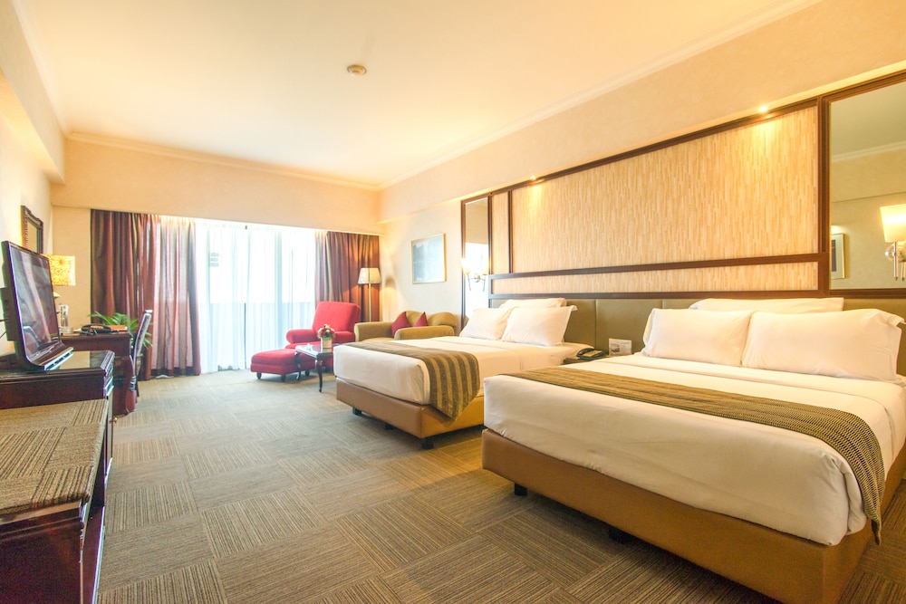 Sunlake Waterfront Resort and Convention 22/56