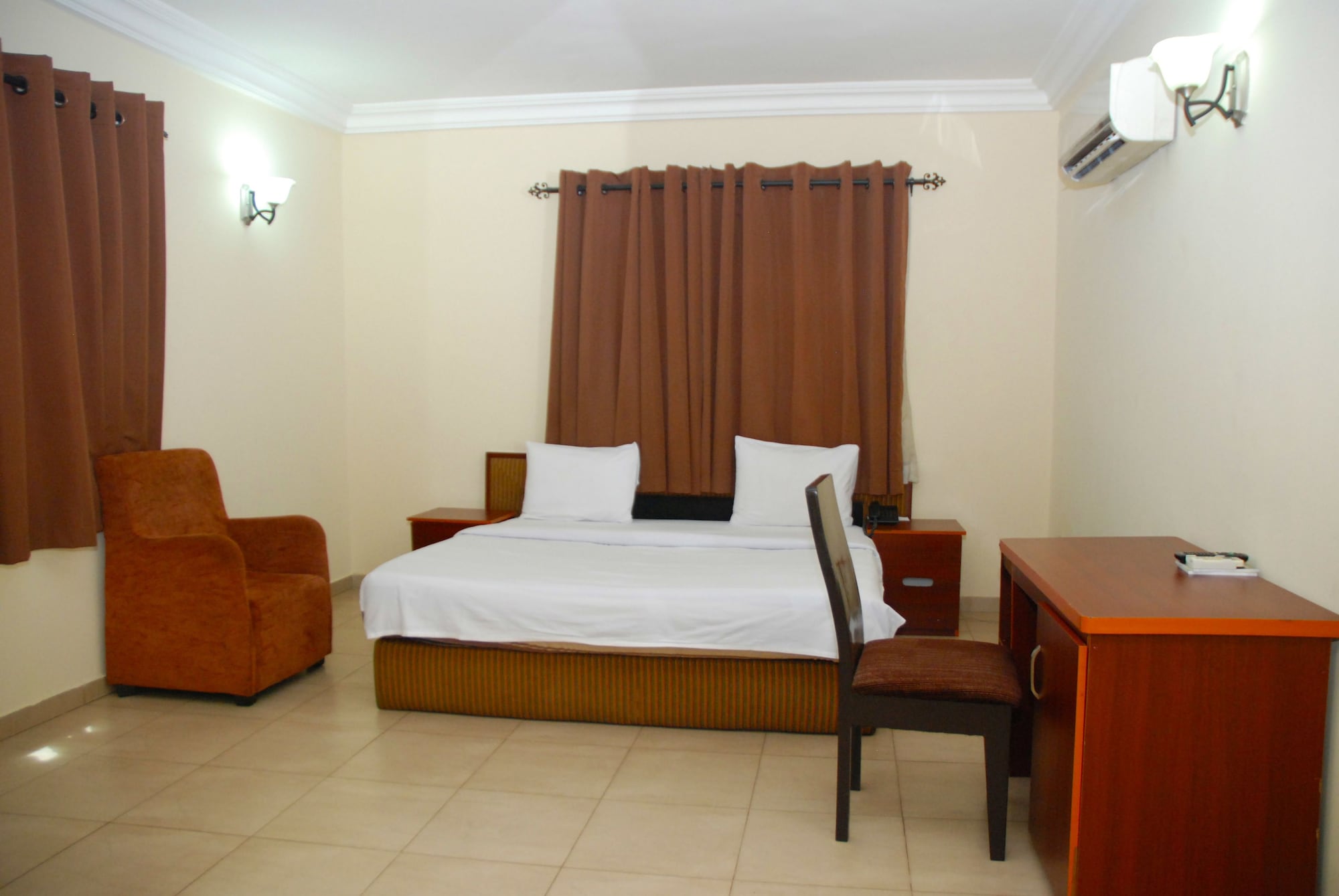 Classic, Queen Bed, Wing 1، KNIGHTSBRIDGE HOTEL 3/4