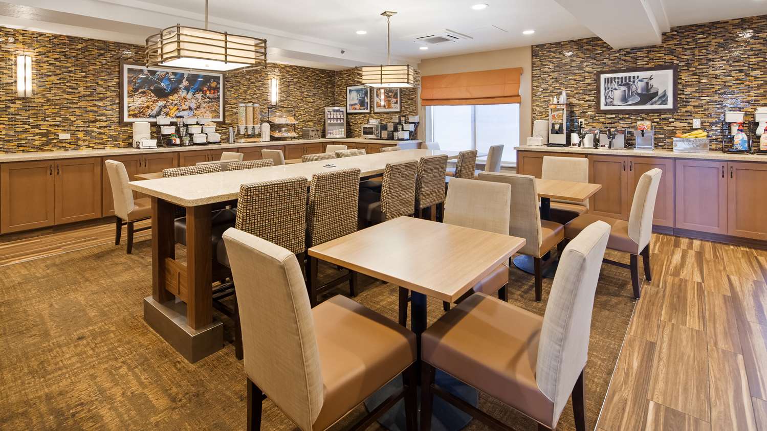 Best Western Plus Cottontree Inn 32/34
