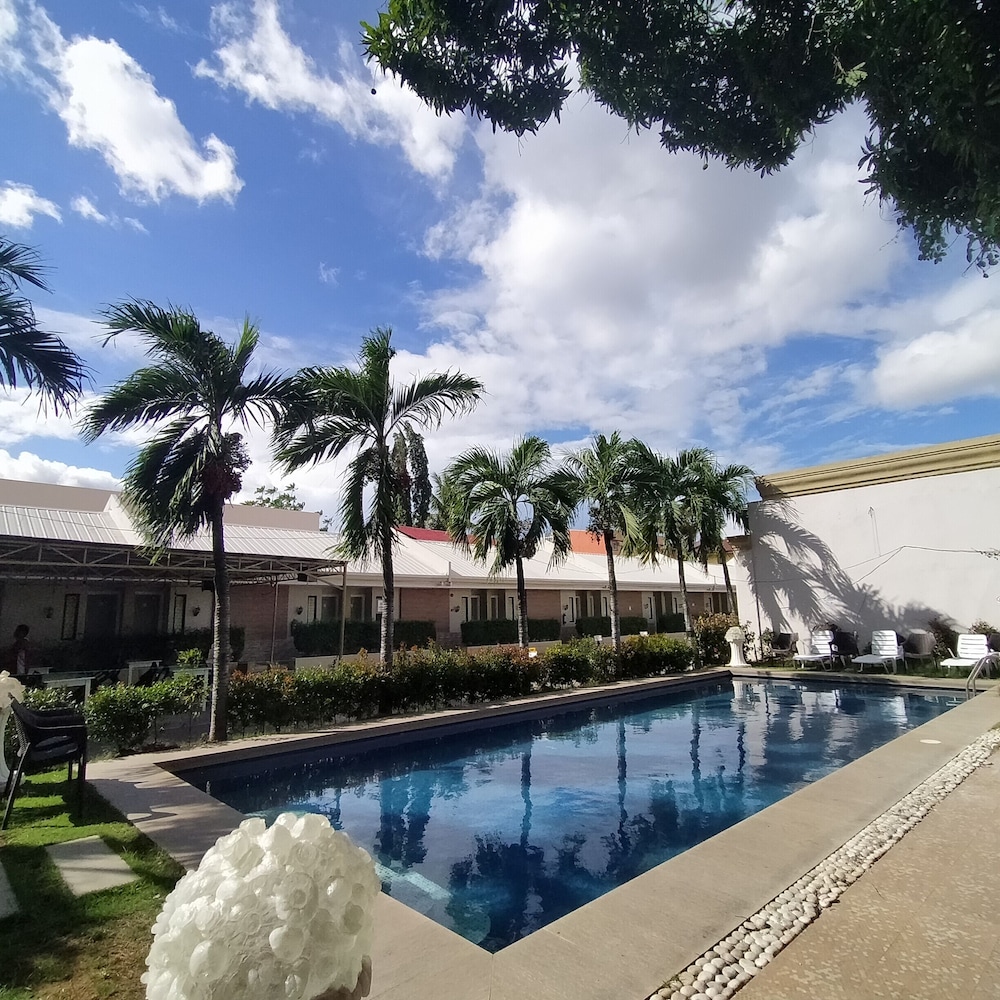 S&M Hotel 3/38