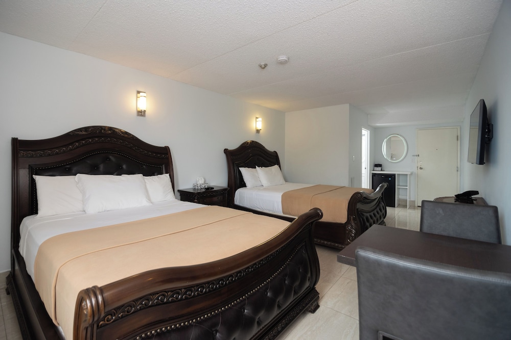 Diplomat Inn 27/58