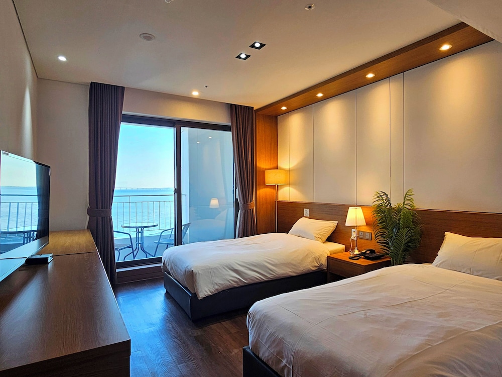 STANDARD, TWIN BEDS, OCEAN VIEW