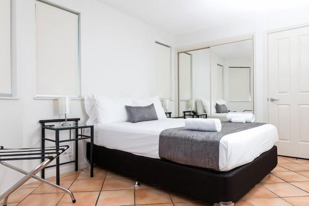 2 Bedrooms, Executive, Queen and Twin Beds, Water Front, Accessible، LA PROMENADE 4/6