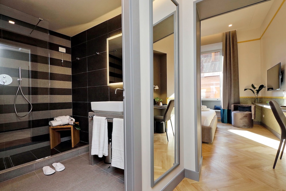 Roma Five Suites 50/50