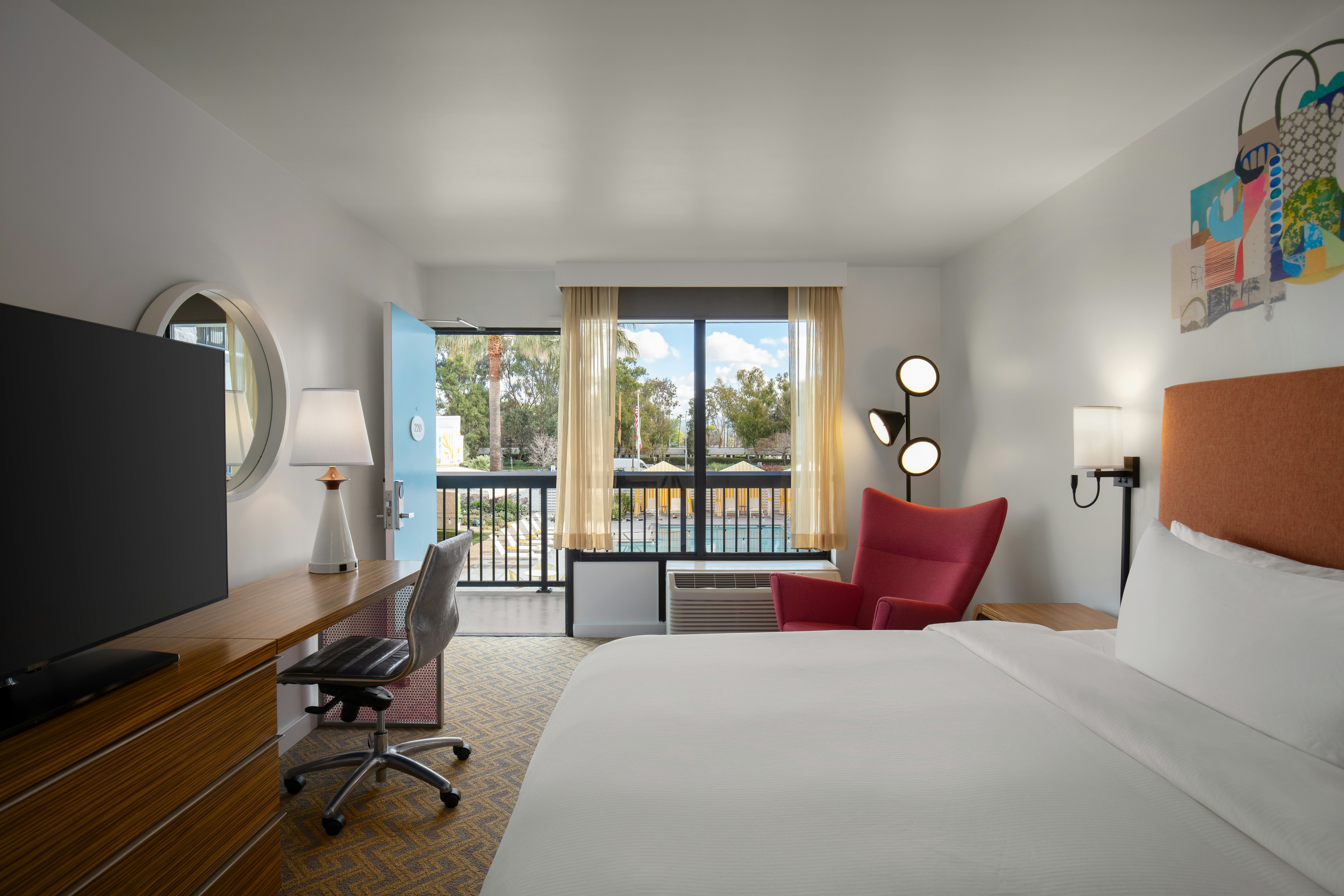 Room, King Bed, Pool View