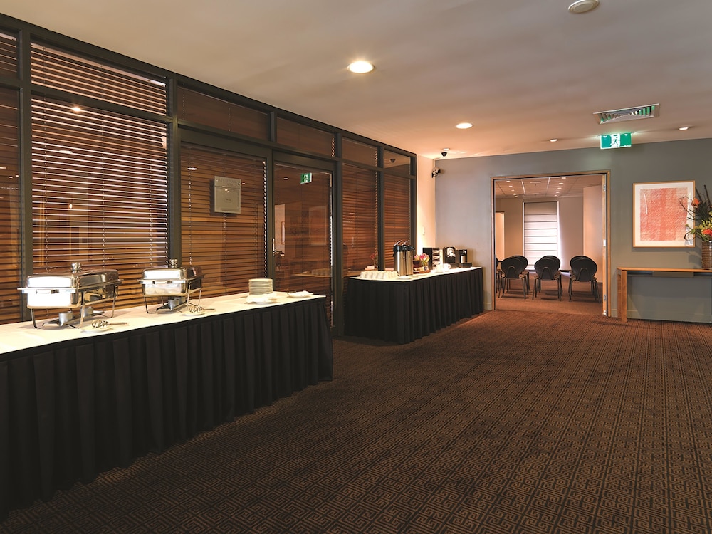 Lobby at Adina Apartment Hotel Sydney Town Hall, SYDNEY