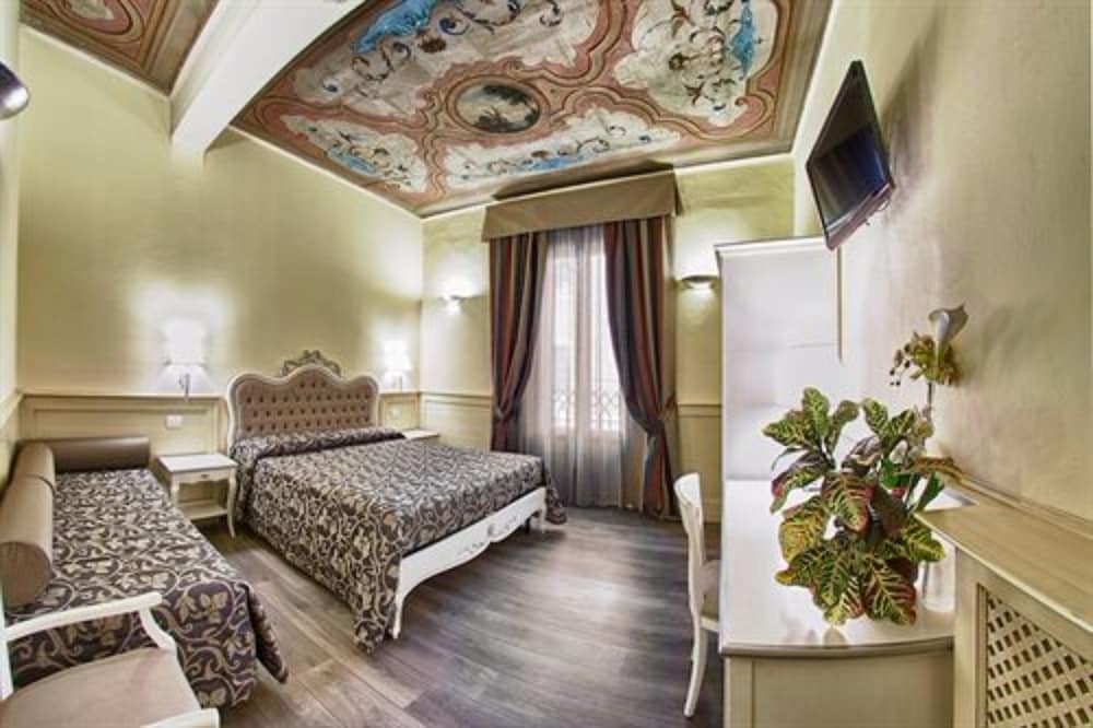 Hotel Pedrini 12/25