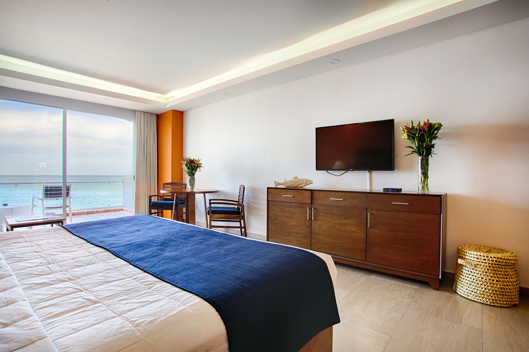 Master, Suite, 1 King and 2 Queen Beds, Ocean View، Hotel Grand Paramar 4/5