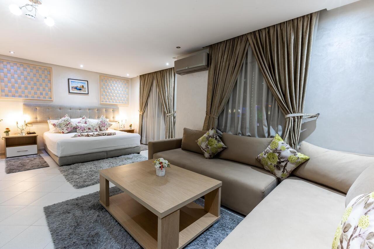 Hospitality Inn 26/52