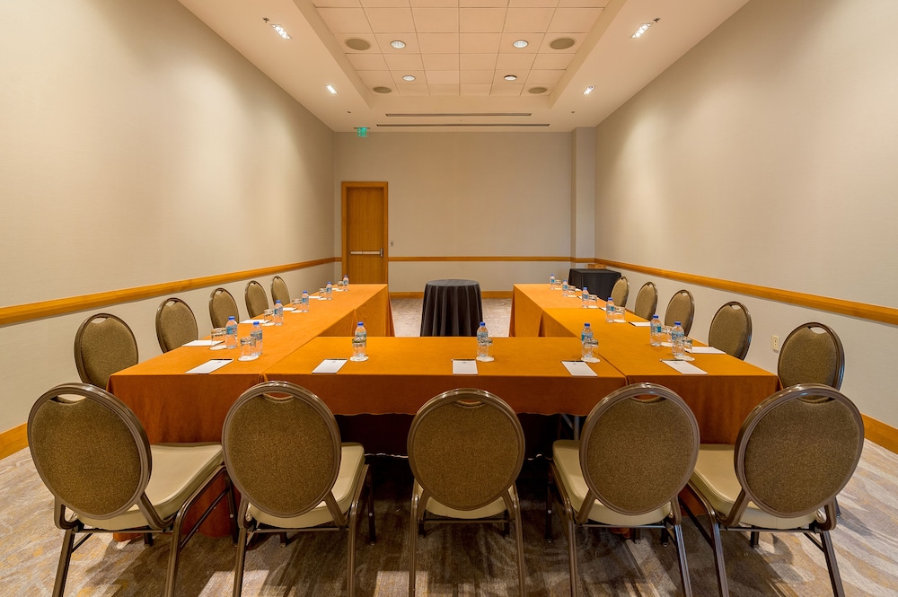 Hyatt Regency Trinidad 74/82
