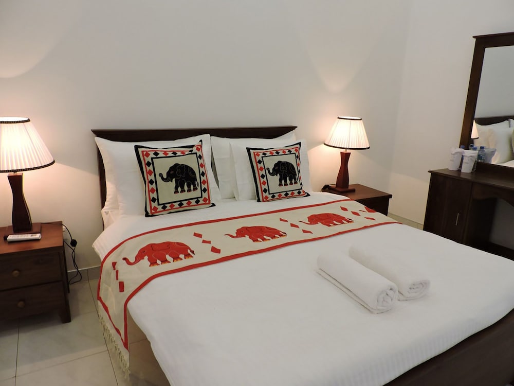 STANDARD, QUEEN BED, GARDEN VIEW, PRIVATE BATHROOM