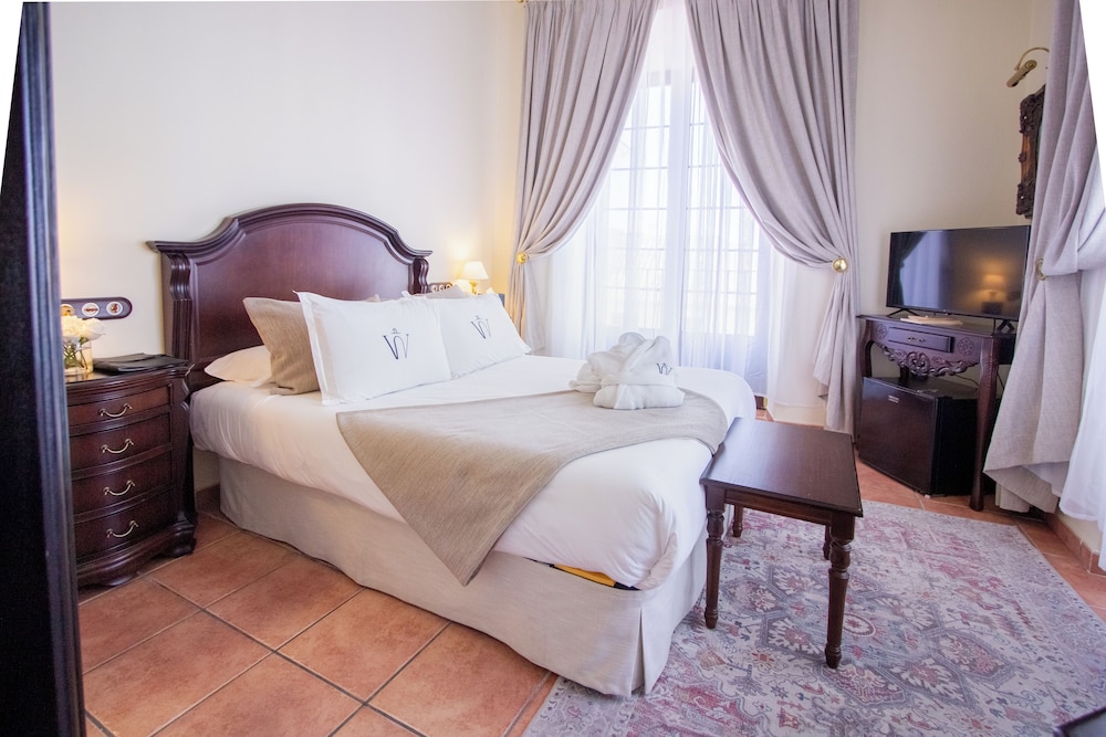 SUPERIOR, DOUBLE BED, CITY VIEW