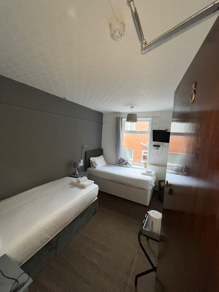 OYO Harbour Hotel 33/61