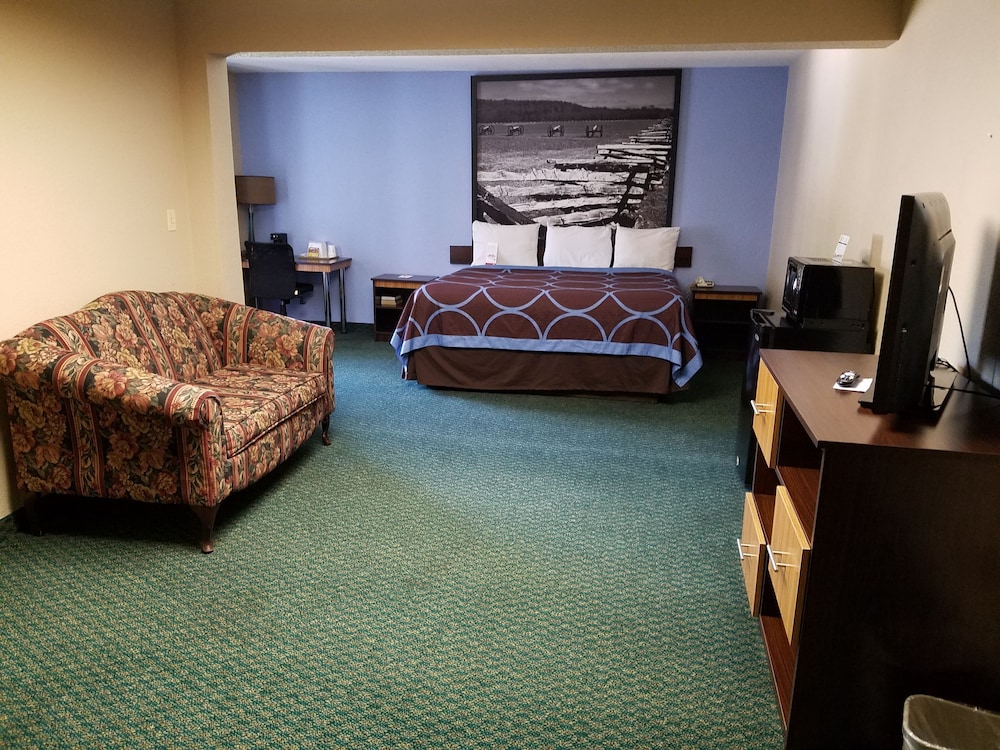 Super 8 By Wyndham Bentonville 27/59