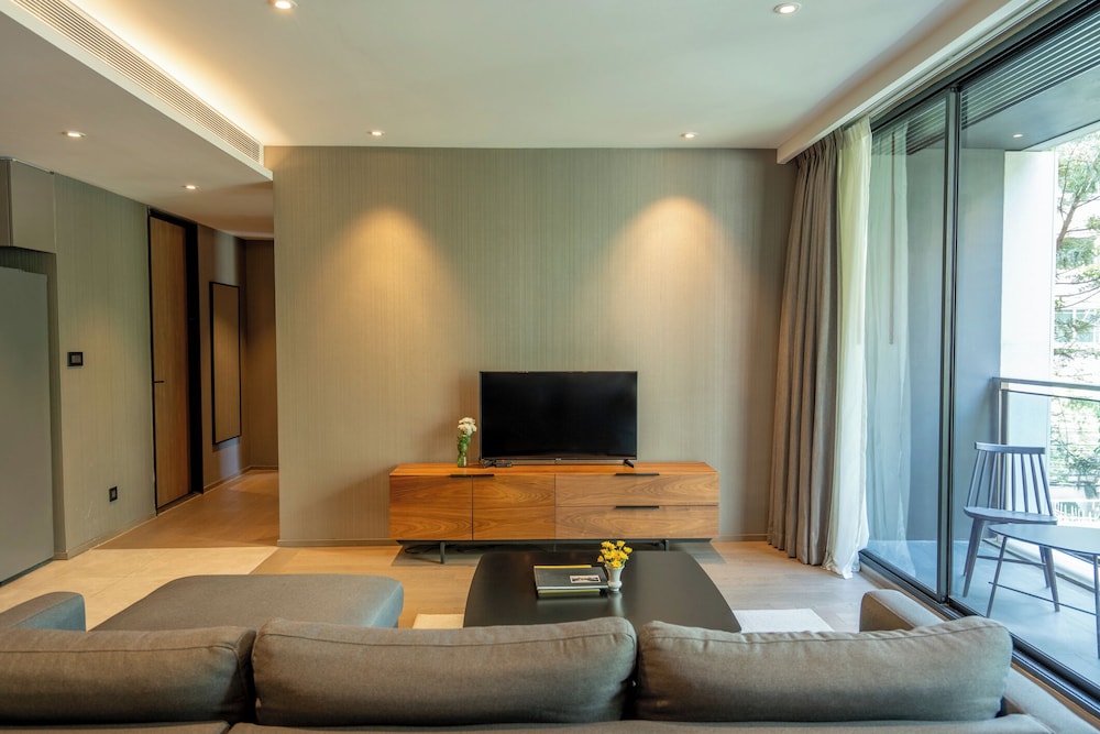Walton Suites Sukhumvit 37/49