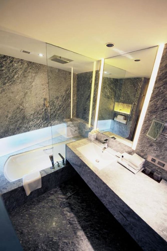 Vivanta New Delhi Dwarka 12/78