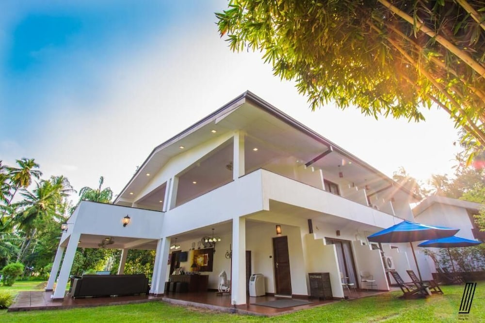 Oreeka Hotel 2/50