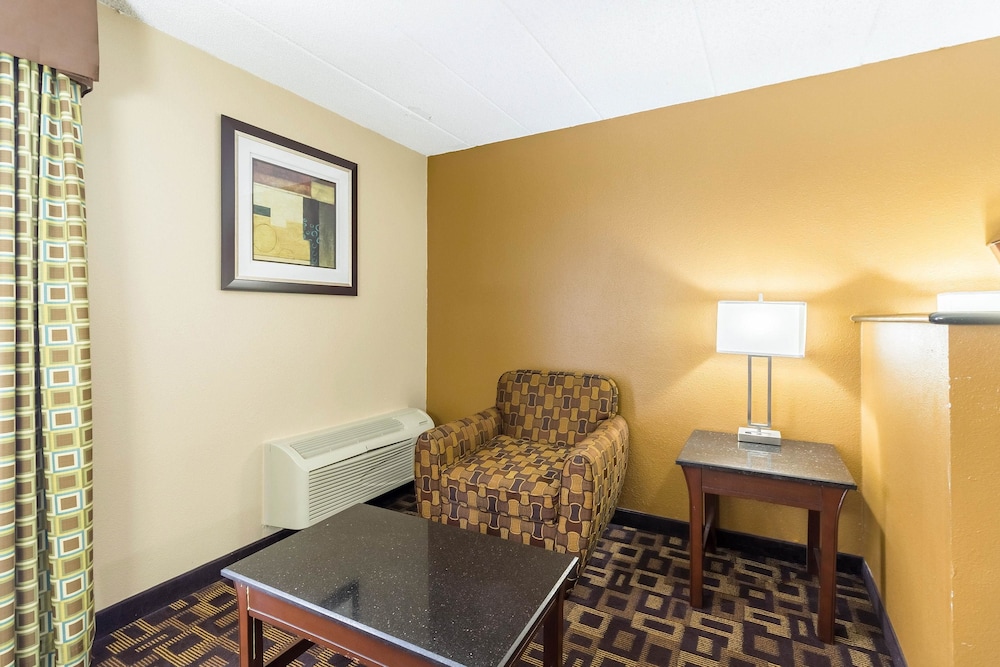 Quality Inn & Suites Arden Hills - Saint Paul North 21/37